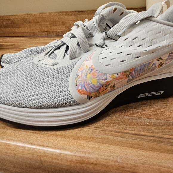 Nike Zoom Women's Gray and Floral Sneakers - Picture 3 of 3